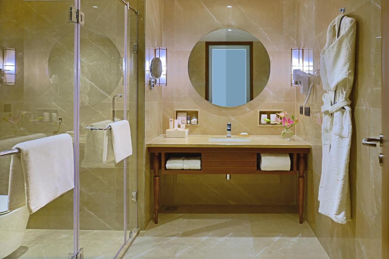 Gift City Club, A Member Of Radisson Individuals Gandhinagar Exterior foto