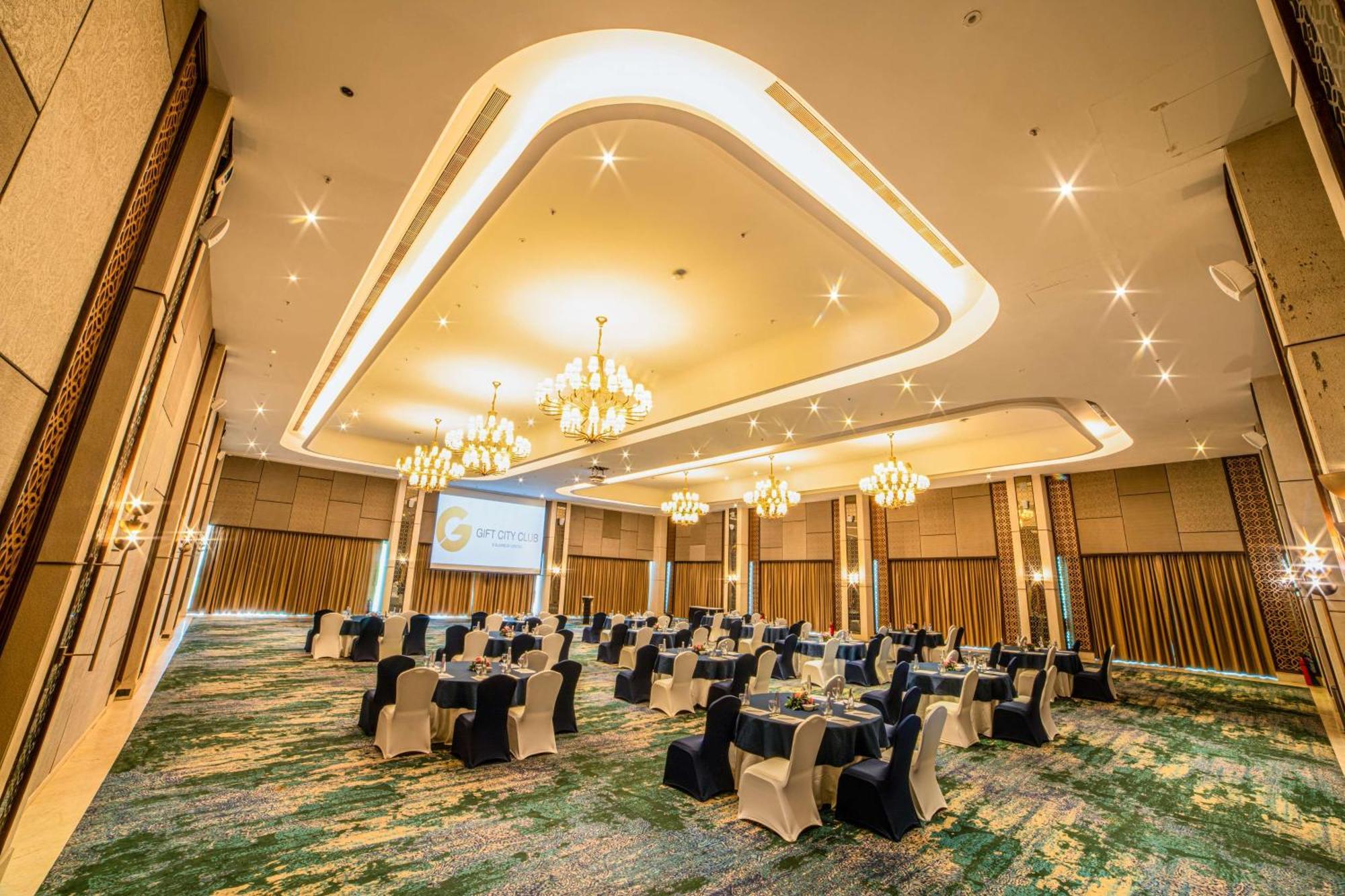 Gift City Club, A Member Of Radisson Individuals Gandhinagar Exterior foto